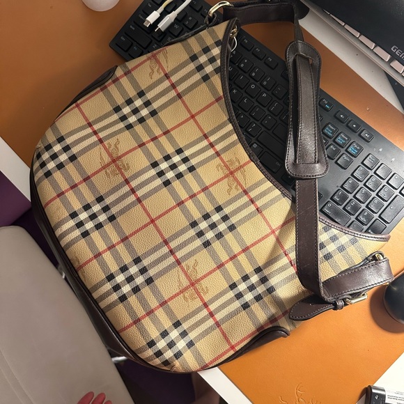 Burberry
Burberry Beige/Brown Haymarket Check Coated Canvas and Leather Hobo - Picture 3 of 3